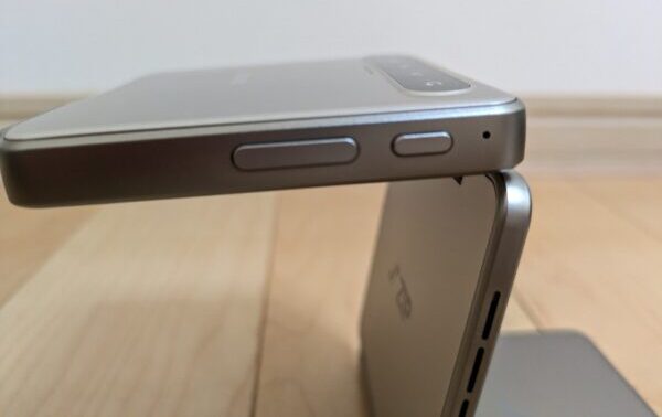 電源ボタン、音量ボタン